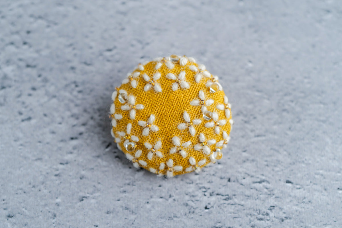 菅間岬 - soji | ウール刺繍ブローチ / 雨上がり